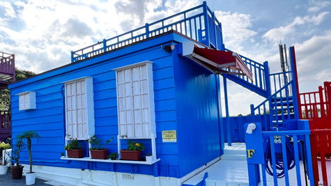 一棟貸し切りのコテージ,沖縄の青い海に映える「白」を基調にした爽やかなイメージ。屋根は沖縄赤瓦。沖縄のリゾートライフを<br>思う存分味わう事ができます♪